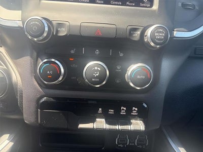 2020 RAM 1500 Big Horn Crew Cab 4x4 5'7" Box