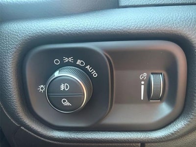 2020 RAM 1500 Big Horn Crew Cab 4x4 5'7" Box