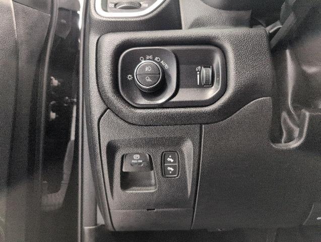 2023 RAM 1500 Big Horn Crew Cab 4x4 6'4" Box