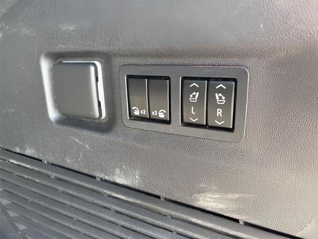 2022 GMC Yukon XL AT4