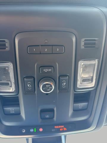 2022 GMC Yukon XL AT4
