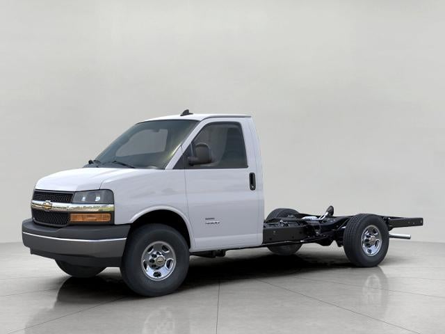 2025 Chevrolet Express Cutaway 3500 Base