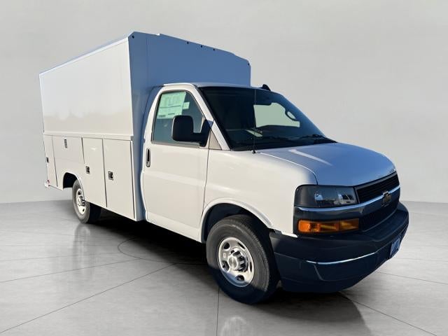 2025 Chevrolet Express Cutaway 3500 Base