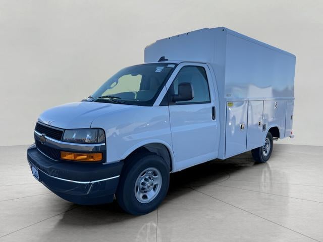 2025 Chevrolet Express Cutaway 3500 Base