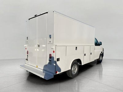 2025 Chevrolet Express Cutaway 3500 Base