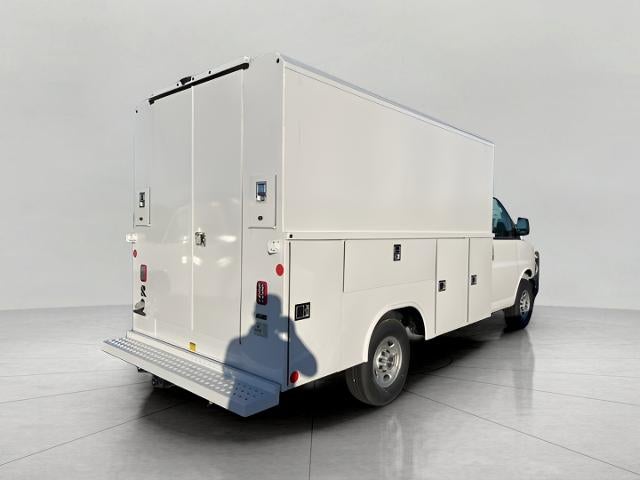 2025 Chevrolet Express Cutaway 3500 Base