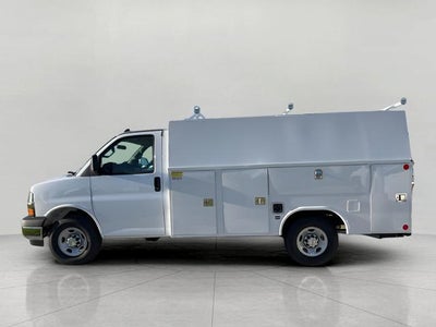 2025 Chevrolet Express Cutaway 3500 Base