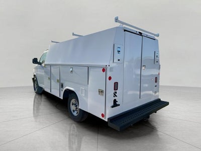 2025 Chevrolet Express Cutaway 3500 Base