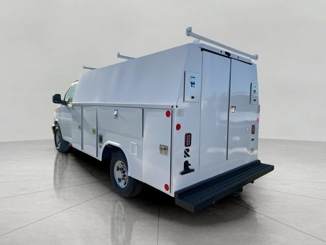 2025 Chevrolet Express Cutaway 3500 Base