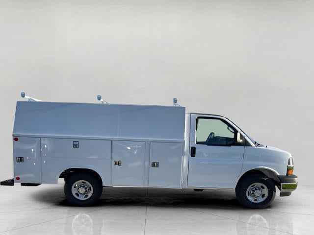 2025 Chevrolet Express Cutaway 3500 Base