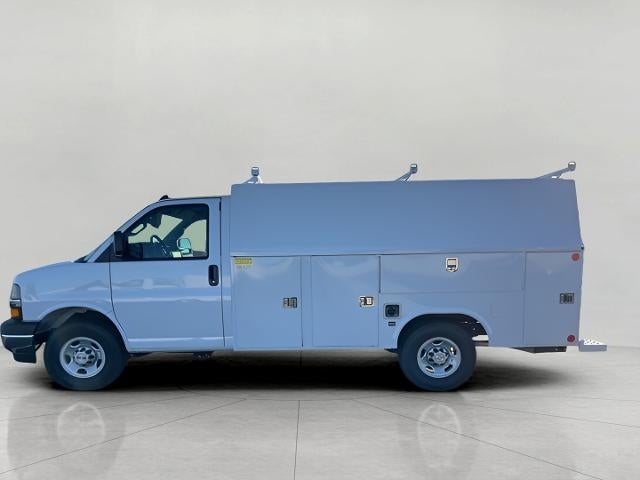 2025 Chevrolet Express Cutaway 3500 Base