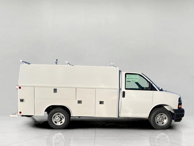 2025 Chevrolet Express Cutaway 3500 Base