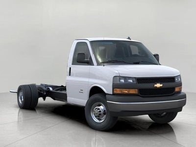 2025 Chevrolet Express Cutaway 3500 Base