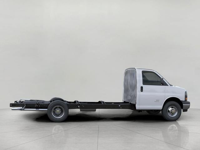 2025 Chevrolet Express Cutaway 3500 Base