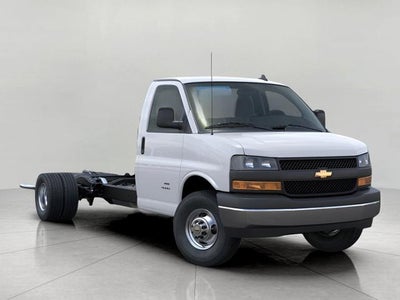 2025 Chevrolet Express Cutaway 3500 Base