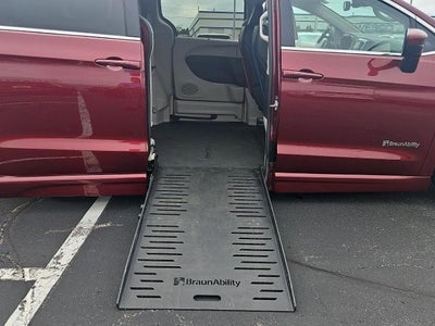 2021 Chrysler Voyager LXI