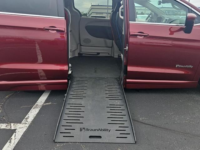 2021 Chrysler Voyager LXI