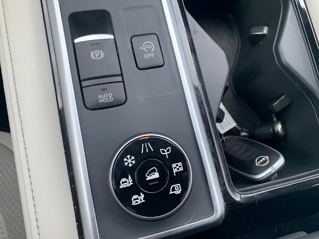 2025 Nissan Pathfinder SV 4WD