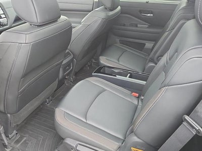 2024 Nissan Pathfinder SL 4WD