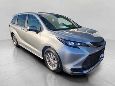 2025 Toyota Sienna LE