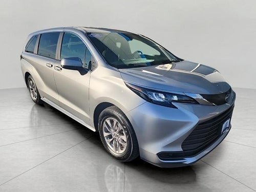 2025 Toyota Sienna LE