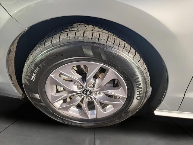 2025 Toyota Sienna LE