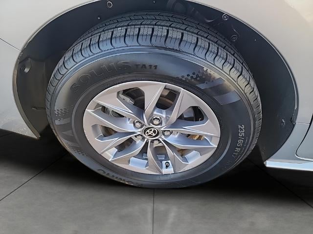 2025 Toyota Sienna LE