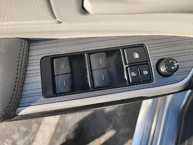 2025 Toyota Sienna LE