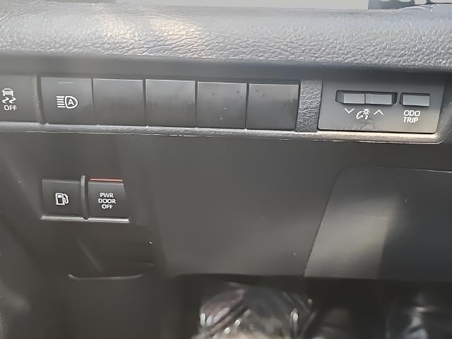 2025 Toyota Sienna LE