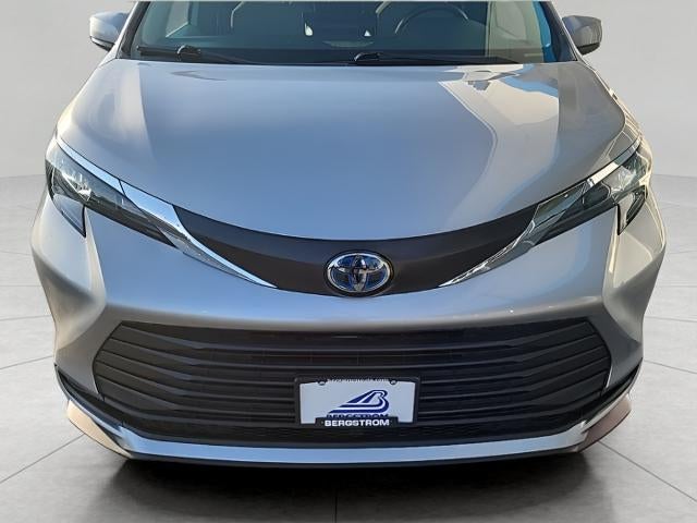 2025 Toyota Sienna LE