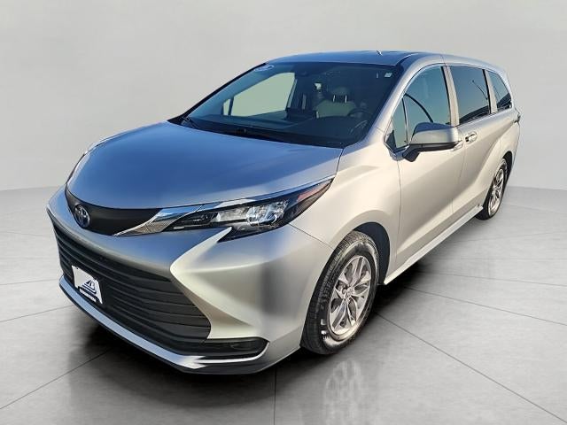 2025 Toyota Sienna LE