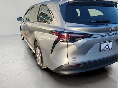 2025 Toyota Sienna LE