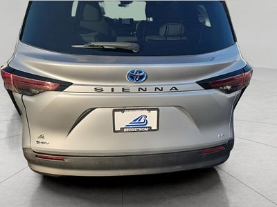 2025 Toyota Sienna LE