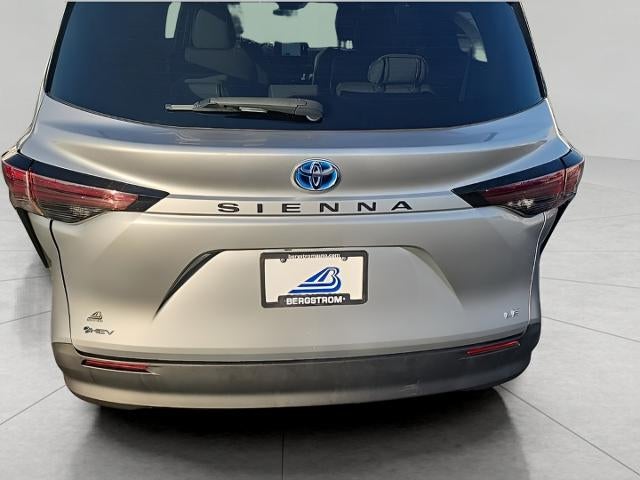 2025 Toyota Sienna LE