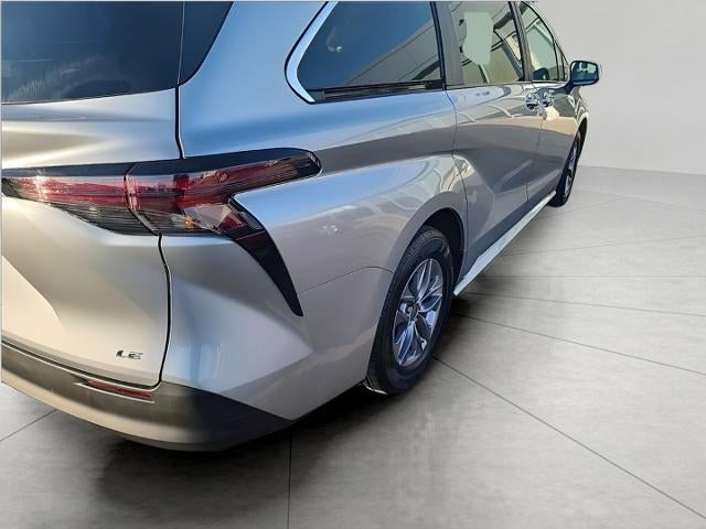 2025 Toyota Sienna LE