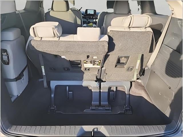 2025 Toyota Sienna LE