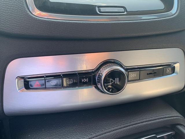 2019 Volvo XC90 T6 Momentum